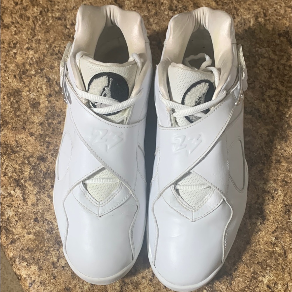 Mens Jordan 8 retro low white metallic silver shoes. Mens size 12.